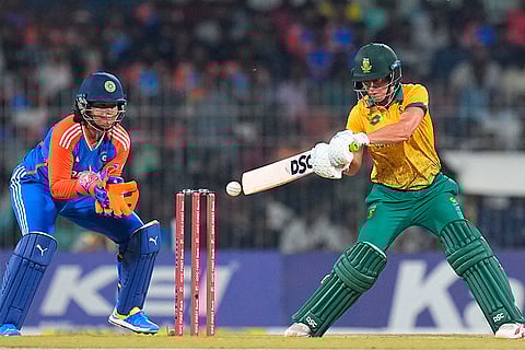 Marizanne Kapp plays a shot